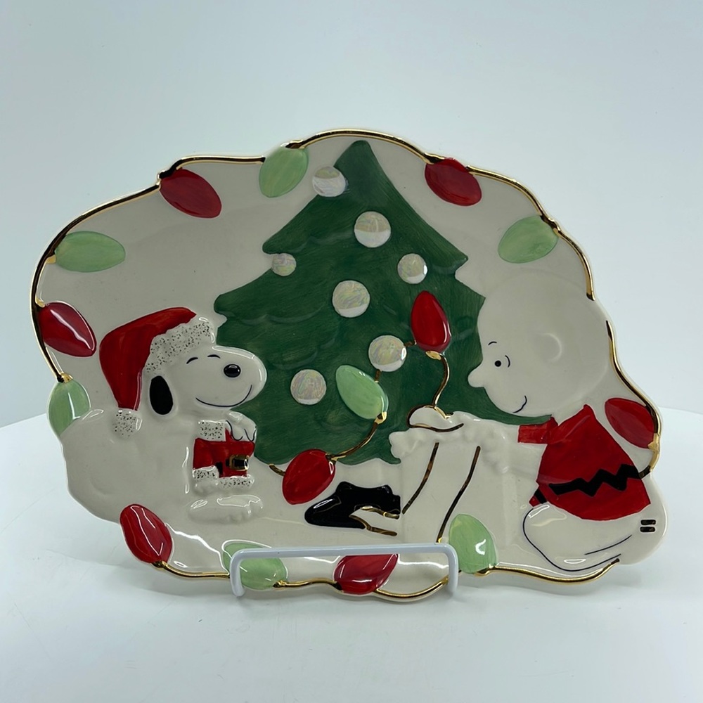 LENOX 2004 Retired Snoopy Christmas Canape Plate